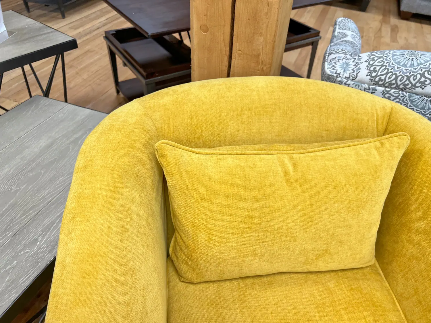 Yellow swivel online chair