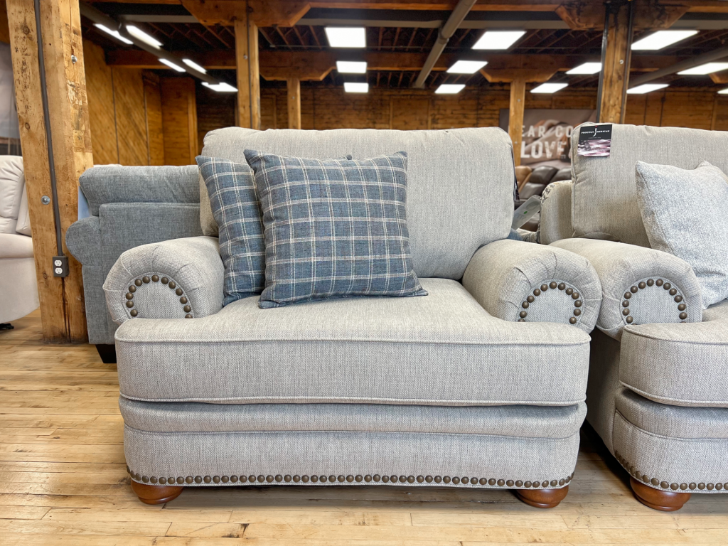 Traditional Arm Chair With Nailhead Trim In Linen